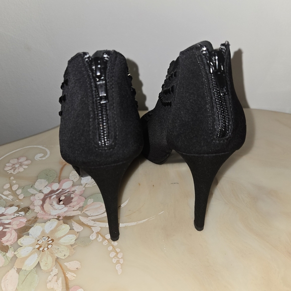 Caparros Women's Black Embellished Peep Toe Heels Shoes Size 8.5 Black Suede - Picture 6 of 13